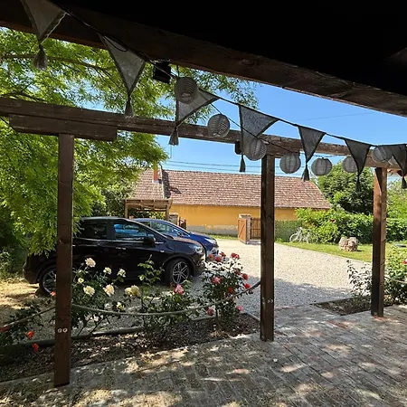 Apartament Frissitopont Vendeghaz *